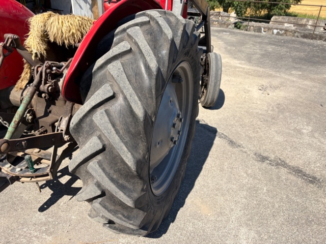 1531244-35 Massey Ferguson 30 Diesel 1964 med frontlastare och pallgafflar – Fungerar