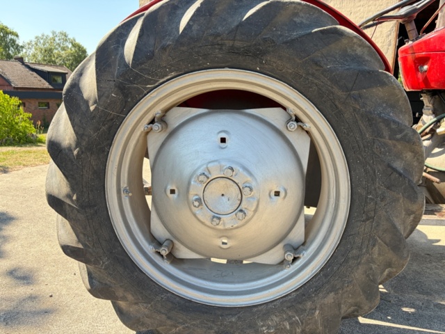 1531244-36 Massey Ferguson 30 Diesel 1964 med frontlastare och pallgafflar – Fungerar
