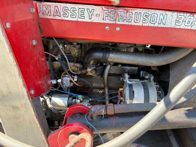 1531244-39 Massey Ferguson 30 Diesel 1964 med frontlastare och pallgafflar – Fungerar