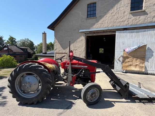 1531244-26 Massey Ferguson 30 Diesel 1964 med frontlastare och pallgafflar – Fungerar