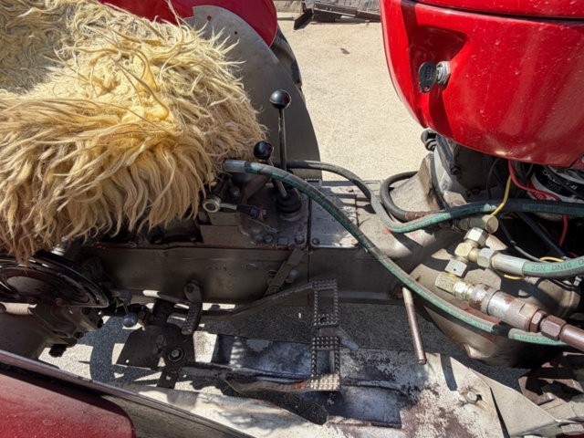 1531244-41 Massey Ferguson 30 Diesel 1964 med frontlastare och pallgafflar – Fungerar