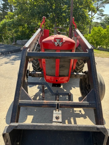 1531244-22 Massey Ferguson 30 Diesel 1964 med frontlastare och pallgafflar – Fungerar