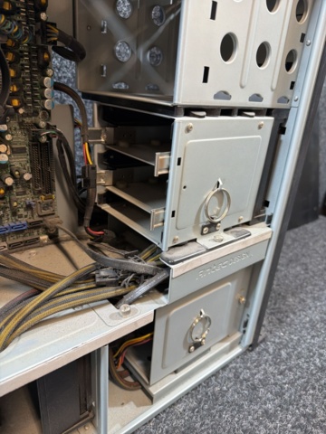 1516500-4 Serverdator