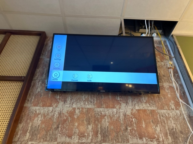1532108-3 TV Skantik 40”