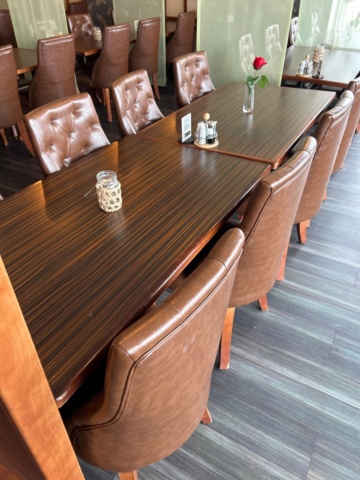 1532098-5 Tables and chairs for restaurant (approx. 100 guests)