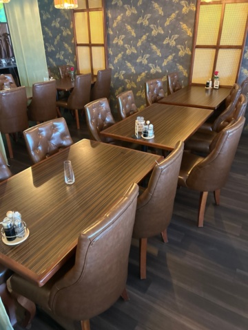 1532098-10 Tables and chairs for restaurant (approx. 100 guests)
