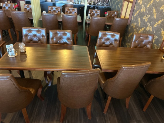 1532098-12 Tables and chairs for restaurant (approx. 100 guests)