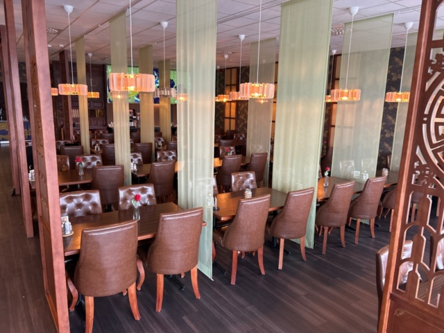 1532098-1 Tables and chairs for restaurant (approx. 100 guests)