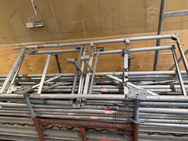 1516514-2 Collection of scaffolding parts – Layher / Haki / Monzon