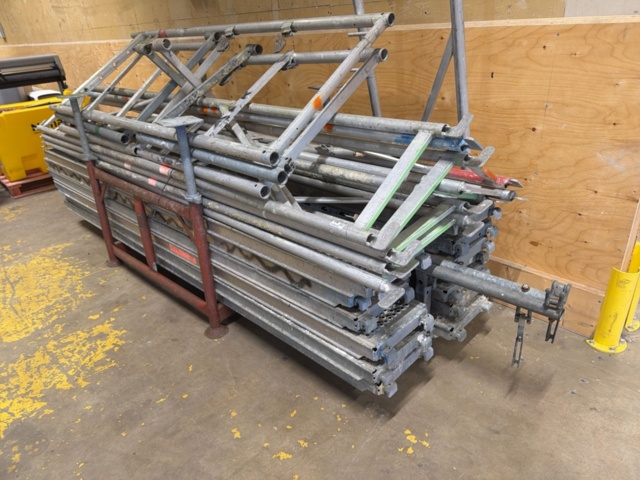 1516514-4 Collection of scaffolding parts – Layher / Haki / Monzon