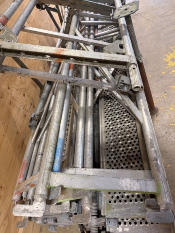 1516514-10 Collection of scaffolding parts – Layher / Haki / Monzon