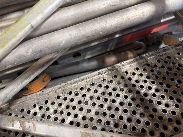 1516514-11 Collection of scaffolding parts – Layher / Haki / Monzon