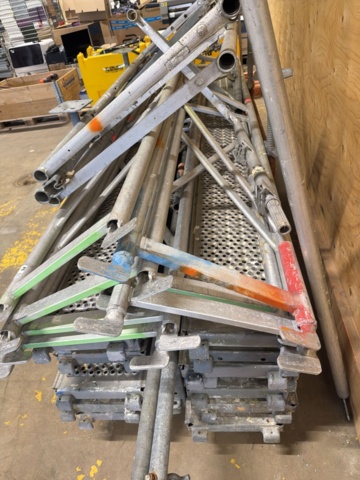 1516514-15 Collection of scaffolding parts – Layher / Haki / Monzon