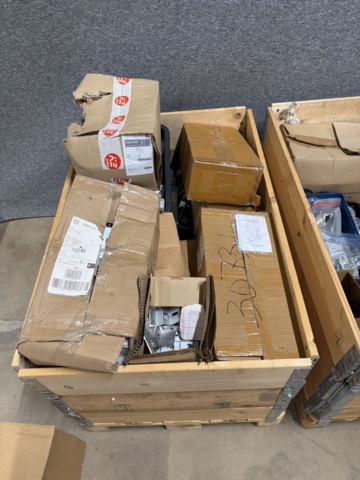 1516515-2 Fästmaterial och installationsdetaljer