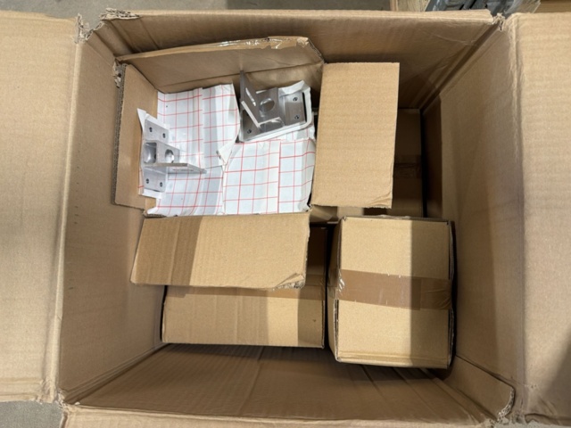 1516515-26 Fästmaterial och installationsdetaljer