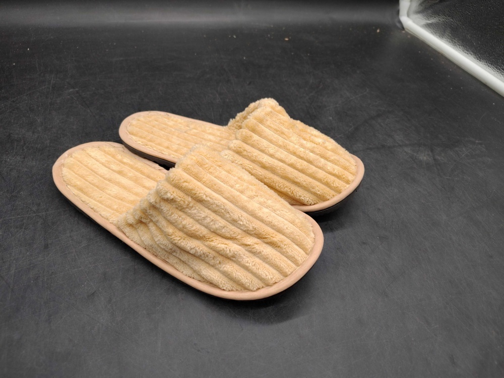 1558204-1 Tofflor, 200 st, ribbad ovandel, halksäker sula, 21 cm
