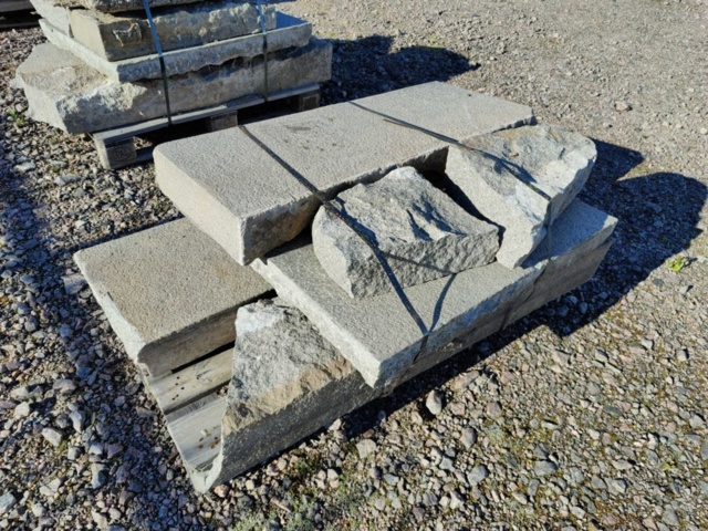 1091302-4 Mixed curbstone/blockstone