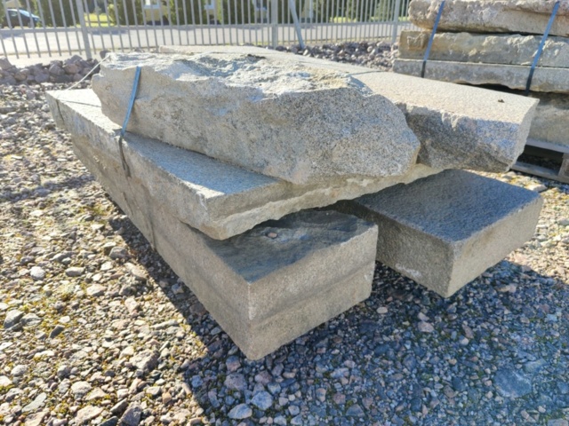 1091302-5 Mixed curbstone/blockstone