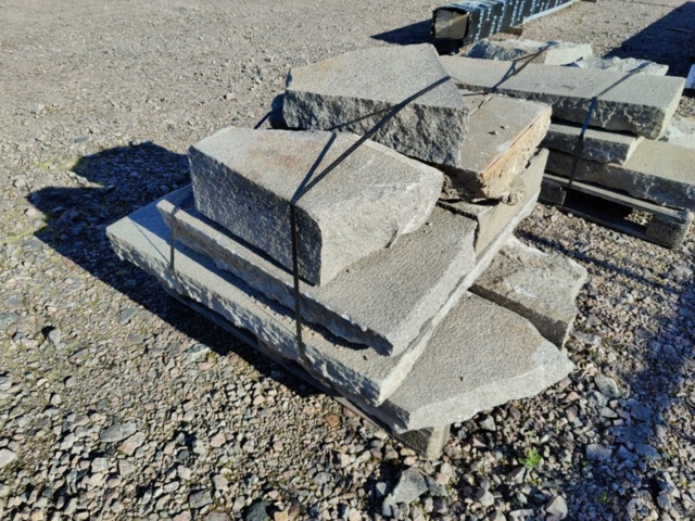 1091302-11 Mixed curbstone/blockstone
