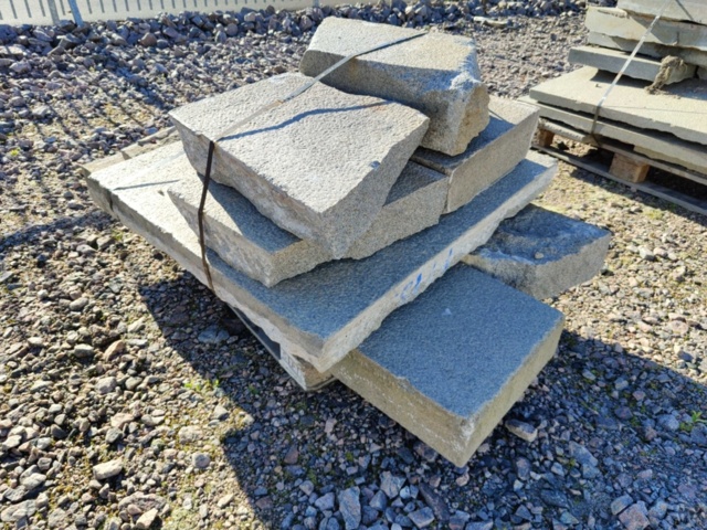 1091302-13 Mixed curbstone/blockstone