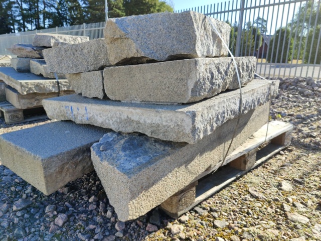 1091302-15 Mixed curbstone/blockstone