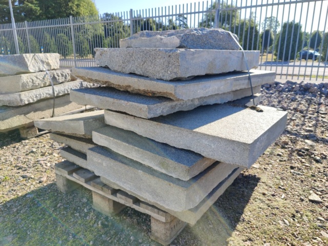 1091302-18 Mixed curbstone/blockstone