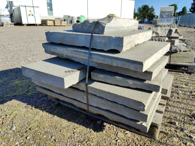 1091302-19 Mixed curbstone/blockstone