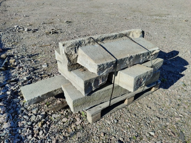 1091302-21 Mixed curbstone/blockstone