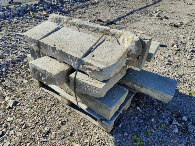 1091302-22 Mixed curbstone/blockstone