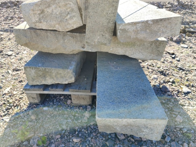 1091302-23 Mixed curbstone/blockstone