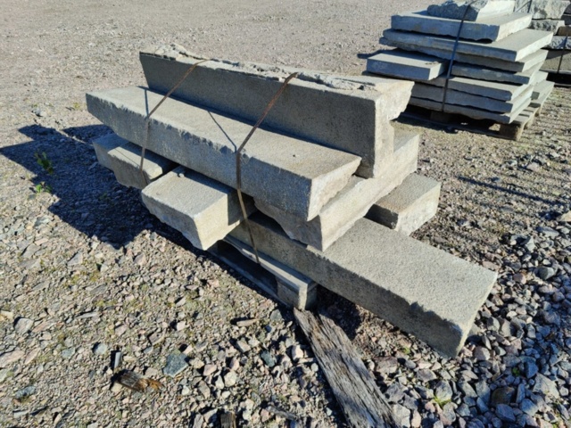 1091302-25 Mixed curbstone/blockstone