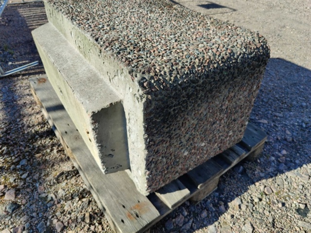 1091303-3 Planteringskruka i betong med ytskikt i sjösten 1000*500*600mm