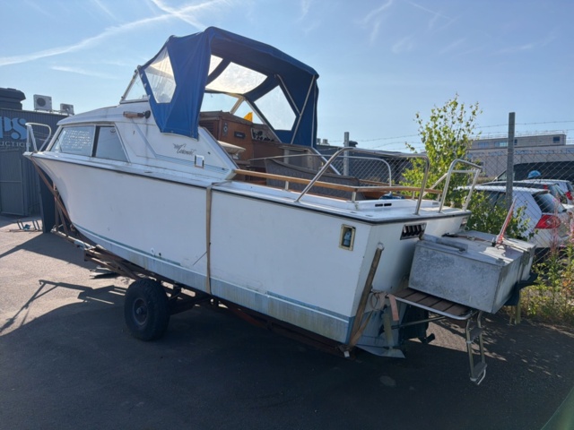1516217-3 Motorbåt med båtvagn och motor - Coronet 24
