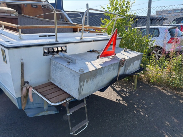 1516217-4 Motorbåt med båtvagn och motor - Coronet 24