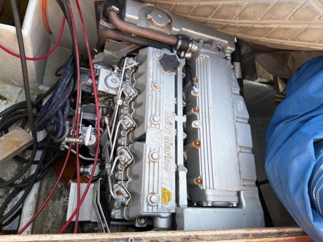 1516217-10 Motorbåt med båtvagn och motor - Coronet 24