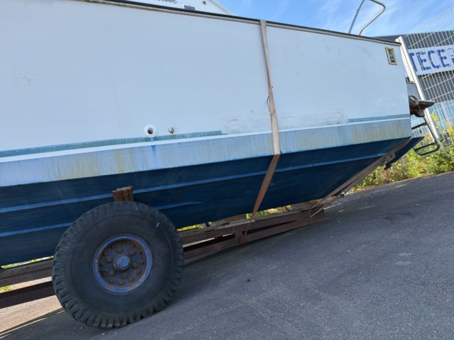 1516217-20 Motorbåt med båtvagn och motor - Coronet 24