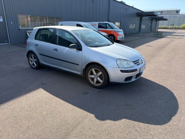 1516220-7 Volkswagen Golf 5-dörrar 1.6 Manuell, 102hk, -2007 (Reparationsobjekt)