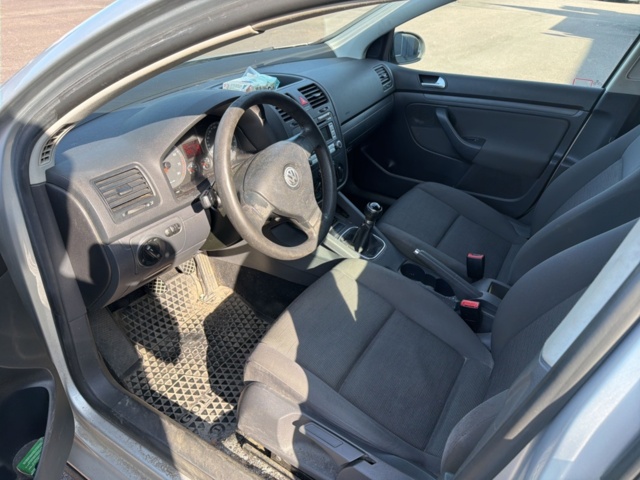 1516220-9 Volkswagen Golf 5-dörrar 1.6 Manuell, 102hk, -2007 (Reparationsobjekt)