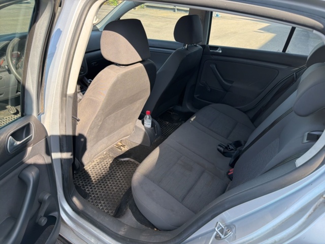 1516220-11 Volkswagen Golf 5-dörrar 1.6 Manuell, 102hk, -2007 (Reparationsobjekt)
