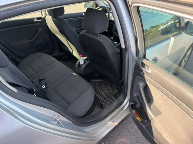 1516220-16 Volkswagen Golf 5-dörrar 1.6 Manuell, 102hk, -2007 (Reparationsobjekt)