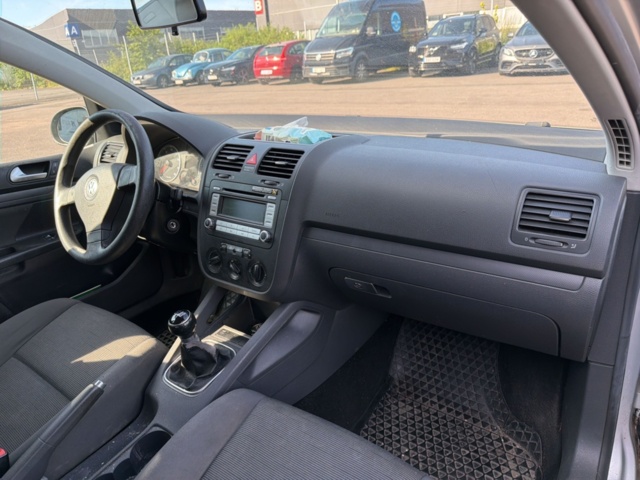 1516220-18 Volkswagen Golf 5-dörrar 1.6 Manuell, 102hk, -2007 (Reparationsobjekt)