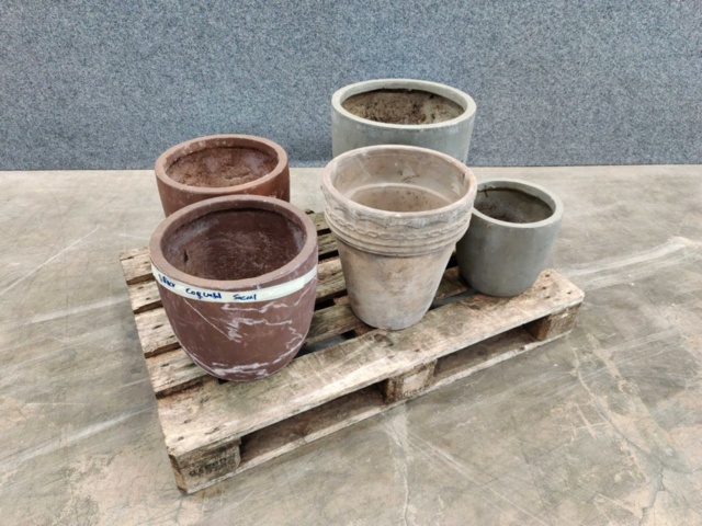 1557443-2 5 pcs Pots