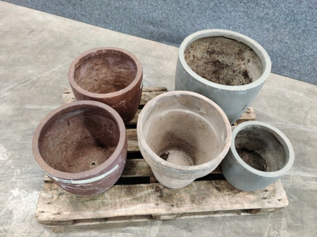 1557443-3 5 pcs Pots