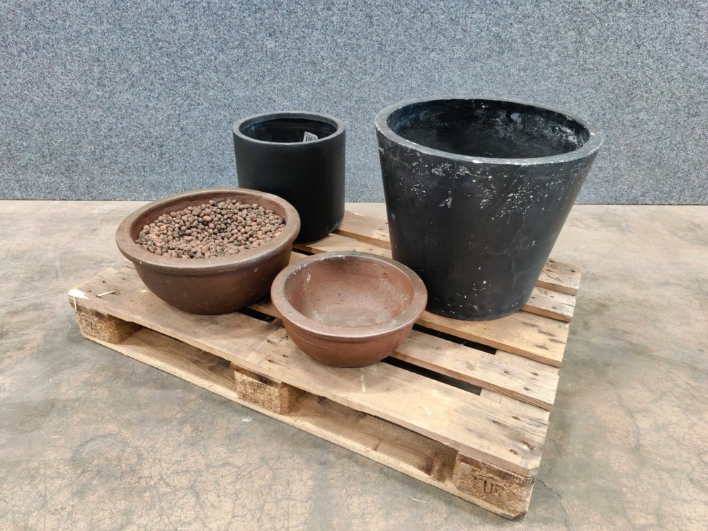 1557444-1 4 pcs Pots
