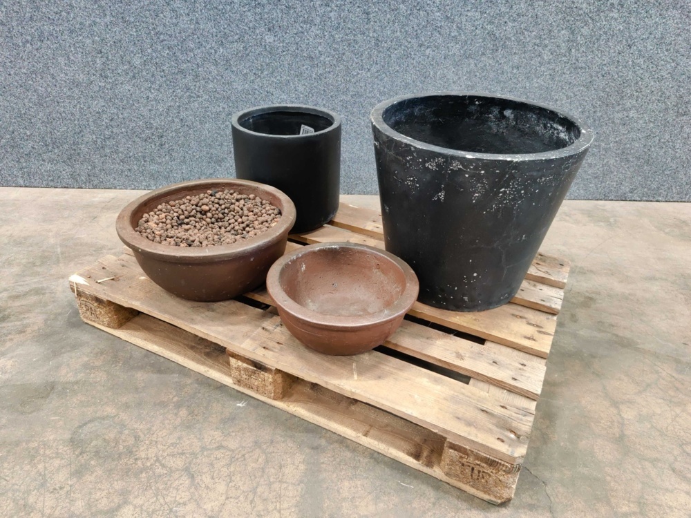 1557444-2 4 pcs Pots