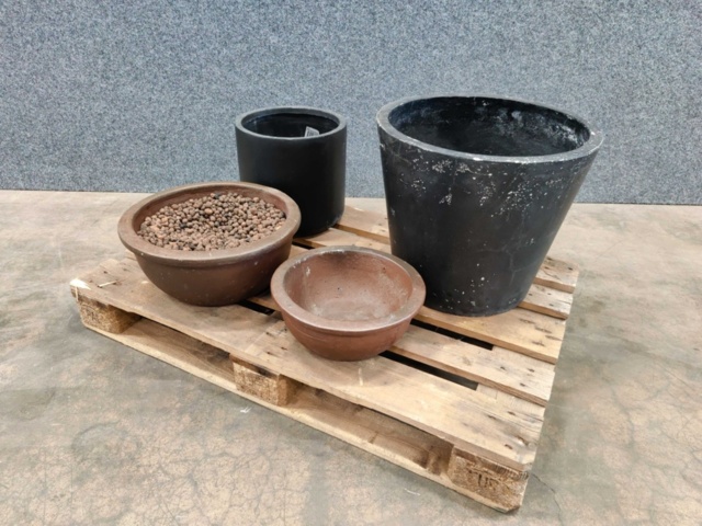 1557444-2 4 pcs Pots