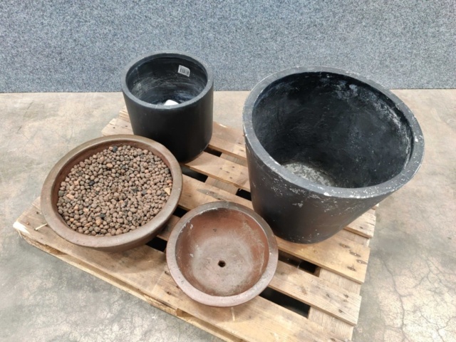 1557444-3 4 pcs Pots