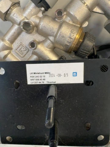 1458453-2 LK golvvärmepaket med fördelarskåp och Minishunt M60n
