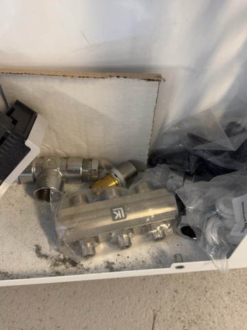 1458453-3 LK golvvärmepaket med fördelarskåp och Minishunt M60n