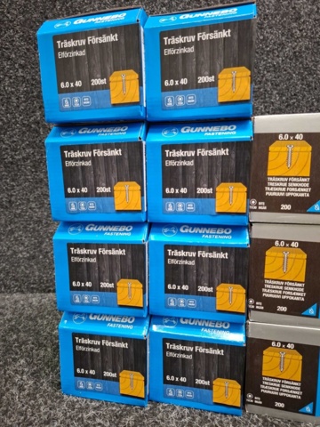 1557785-4 18 st Förpackningar Träskruv, Gunnebo